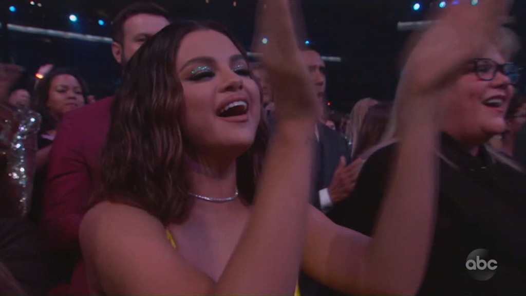 Selena Gomez Had A Panic Attack Before Her 19 Amas Performance E Online